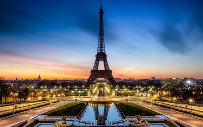 Обои на рабочий стол Эйфелева башня / Eiffel Tower на фоне облачного неба,  Франция / France, обои для рабочего стола, скачать обои, обои бесплатно