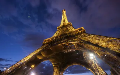 Обои для рабочего стола Париж Эйфелева башня Франция Вечер Сверху