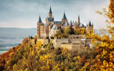 Обои на рабочий стол Hohenzollern castle / замок Гогенцоллерн осенью,  Germany / Германия, обои для рабочего стола, скачать обои, обои бесплатно