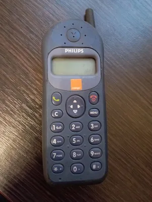 Обзор Philips Xenium E590 — стильный, эргономичный, крайне живучий телефон  - Hi-Tech Mail.ru