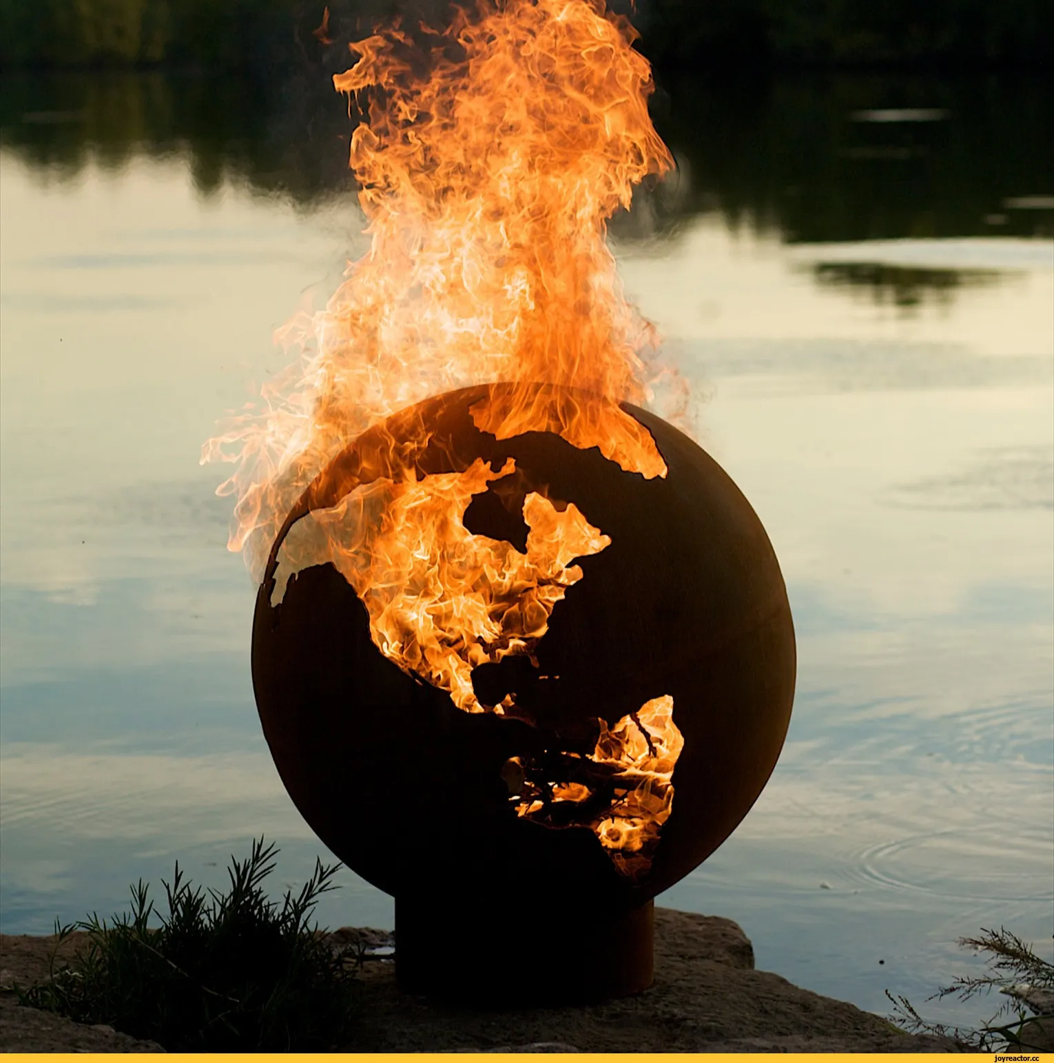 3 огненных шара. Горящий шар. Огненные фигуры. Шар огня. Сфера огня.