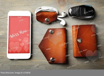 Кожаные аксессуары для мужчин, телефон с романтической заставкой ::  Стоковая фотография :: Pixel-Shot Studio
