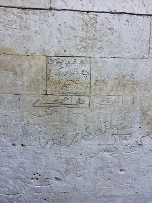 Несанкционированные надписи на стенах домов