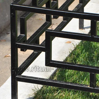 Оградка на могилу: правила установки на кладбище — выбор материалов для  оград