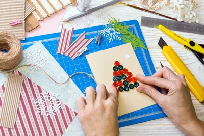 Ярко и креативно: создаем 5 красивых новогодних открыток своими руками -  МЕТА