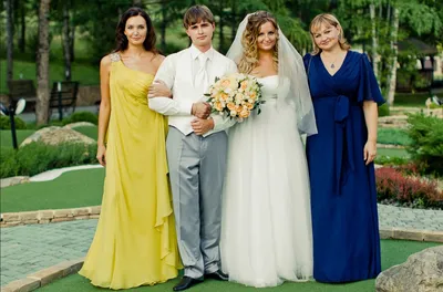 Как выбрать платье для мамы на свадьбу?