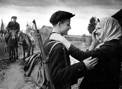 Проводы призывников на фронт в алтайском селе — военное фото