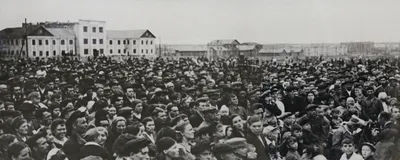 В Красноярске прошел митинг-реконструкция проводов на фронт 1941 года  «Победили тогда, победим и сейчас» - KP.RU