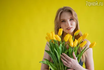 Открытка с 8 марта с цветами — Slide-Life.ru