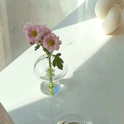 на столе стоит ваза с оранжевыми розами Фон Обои Изображение для бесплатной  загрузки - Pngtree