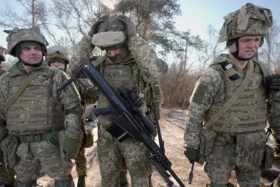 Украинскую оборону Россия забрасывает пехотой | Донбасс Реалии - YouTube