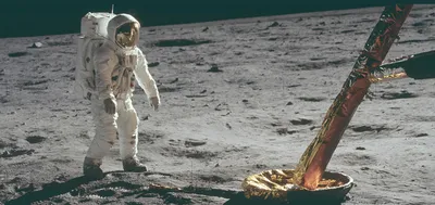3d рендеринг космонавта на луне в абстрактных космических обоях,  космический шлем, поверхность луны, скафандр фон картинки и Фото для  бесплатной загрузки