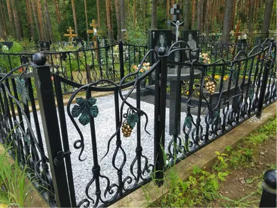 Ритуальная ограда кованая «Прямоугольник-25» на кладбище :: «Ограды Дешево»