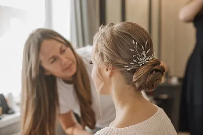 Свадебные прически и макияж Москва | Укладка волос к свадьбе, Свадебные  прически, Волосы