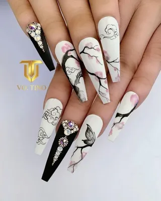 Красивый рисунок цветы сакуры на ногтях на 8 марта