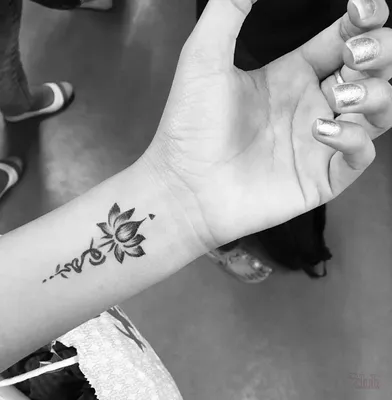 Тату на Запястье для Девушек: Идеи, Значения + 170 ФОТО (2018) | Wrist  tattoos for women, Small wrist tattoos, Trendy tattoos