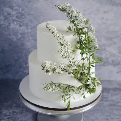 ТОРТЫ🧁Нижний Новгород в Instagram: «Тортик на золотую свадьбу✨👏 Внутри  воздушный миндальны… | Pretty wedding cakes, Engagement party cake,  Engagement cake design