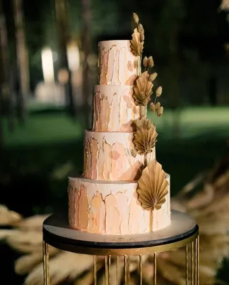 Двухъярусный торт на свадьбу или юбилей с живыми цветами и кружевами  заказать в Севастополе с доставкой - купить на заказ