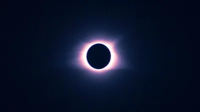 Обои затмение, луна, солнце, темный фон картинки на рабочий стол, фото  скачать бесплатно