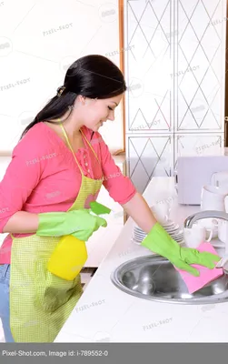 Беременная женщина на кухне моет посуду Stock Photo | Adobe Stock
