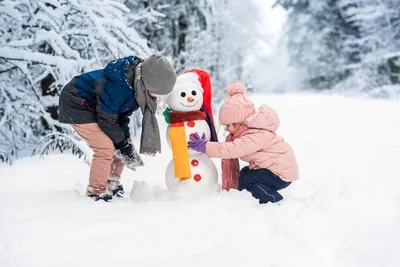 Зимние игры на улице - Конкурс рисунков и поделок: Новый год к нам мчится