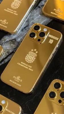Брат Пабло Эскобара требует от Apple 2,6 млрд и сам выпускает золотые  iPhone 11